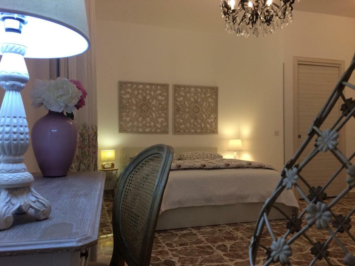 칼타기론 Il Piccolo Attico B&B 외부 사진